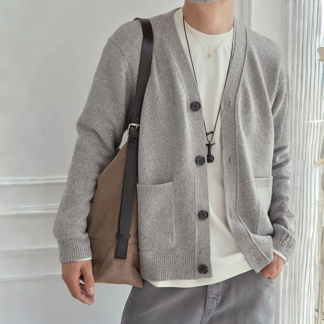港风休闲简约基础款V领针织开衫男士早秋潮流新款单排扣毛衣外套