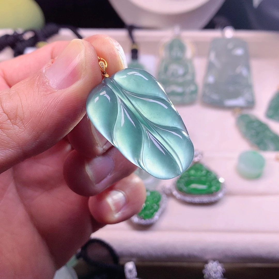 翡翠颈饰18K金镶嵌翡翠