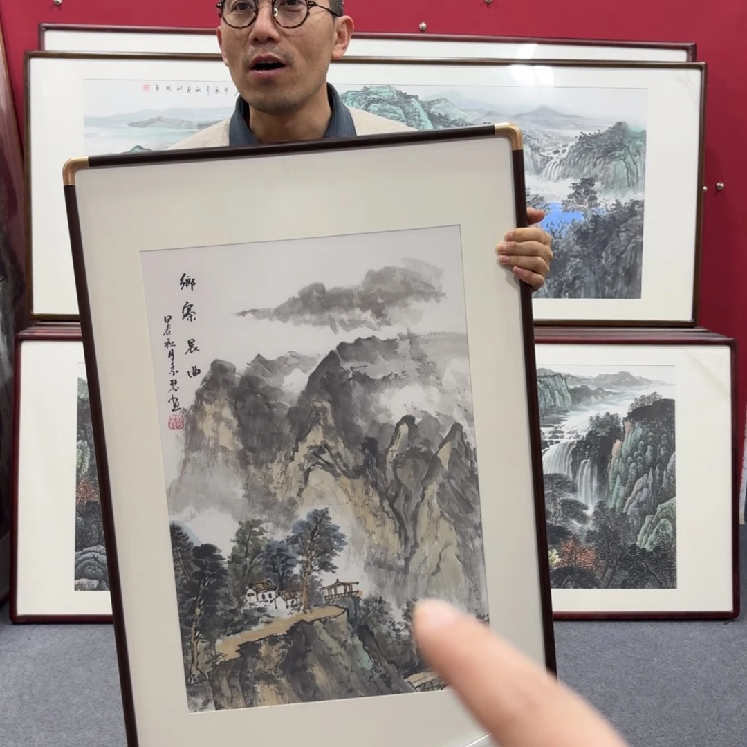 国画带框绘画作品