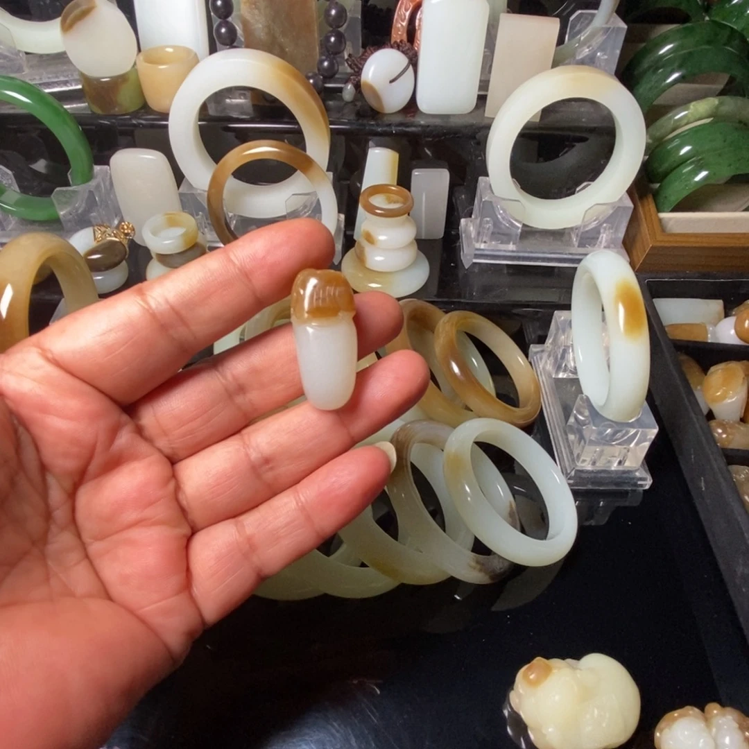 玩***情和田玉（糖玉）未镶嵌颈饰