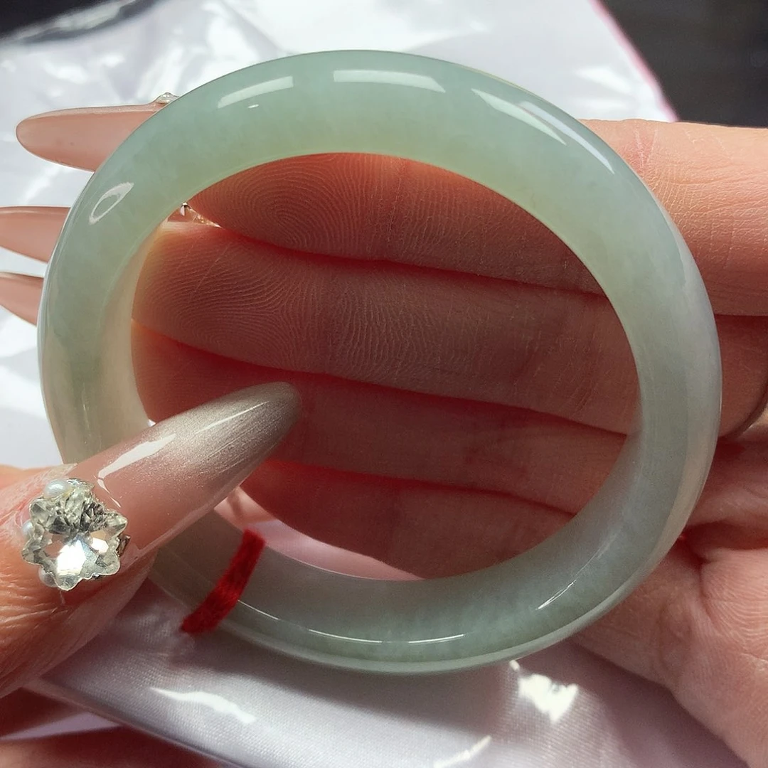 翡翠手镯未镶嵌52圈