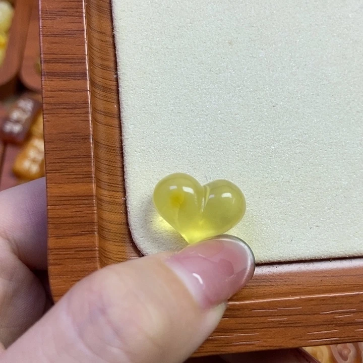 琥珀未镶嵌珠宝奇石屁桃