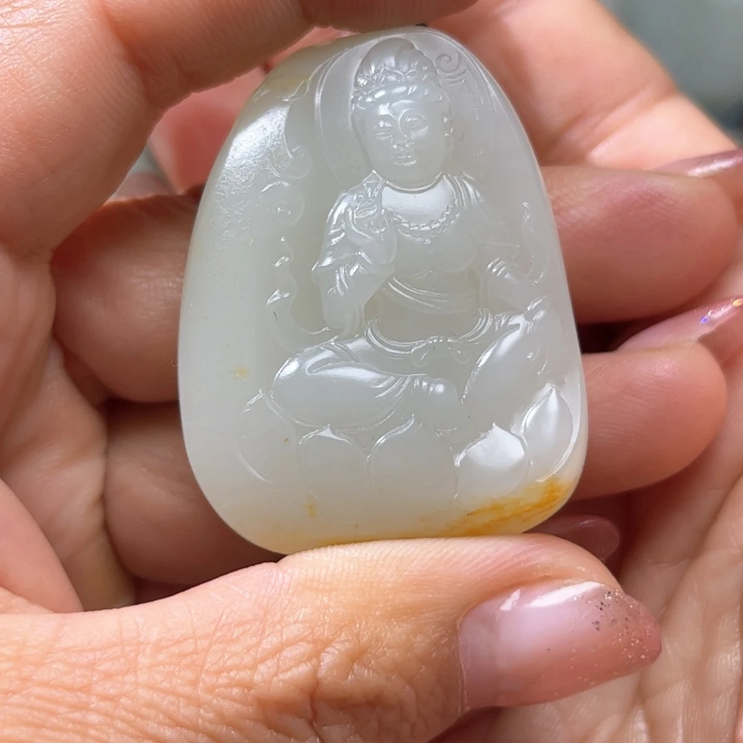 和田玉颈饰未镶嵌情**以