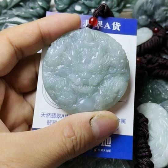 翡翠未镶嵌颈饰挂件