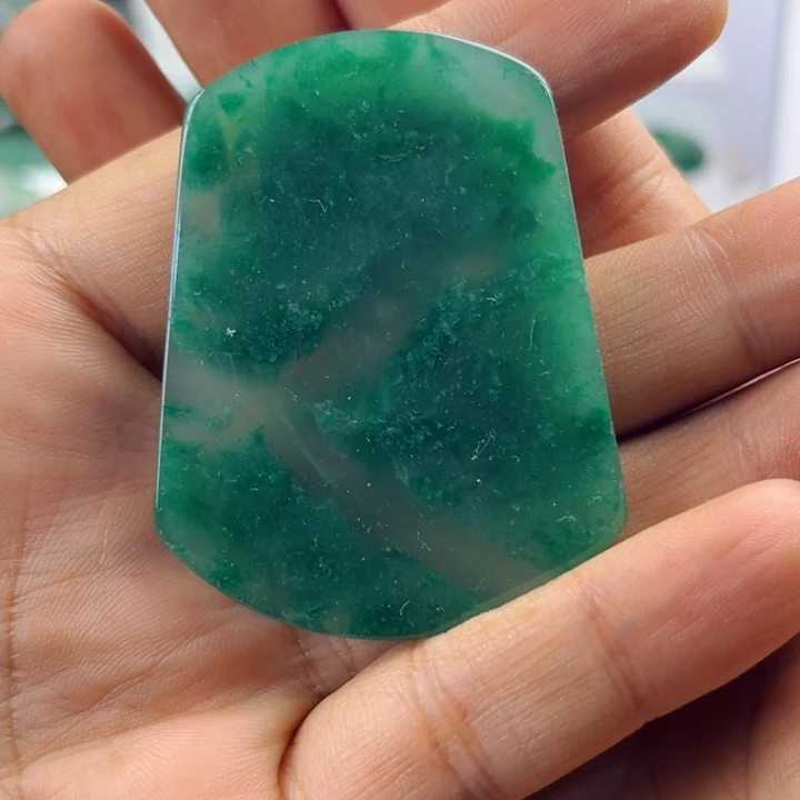 石英质玉未镶嵌颈饰
