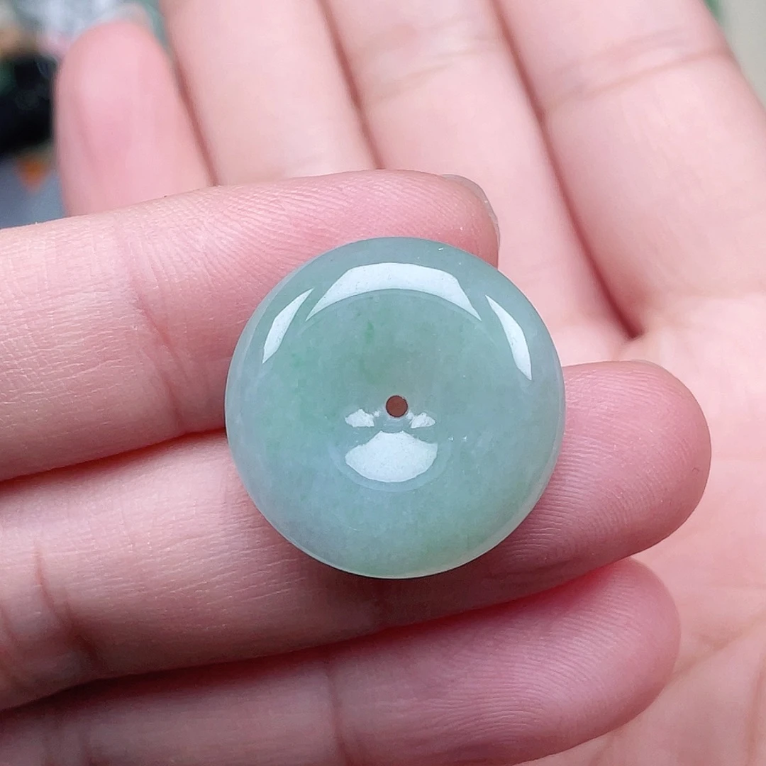 翡翠未镶嵌颈饰平安扣