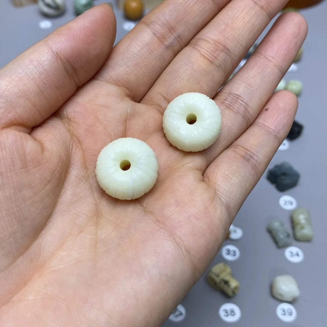 蛇纹石玉配饰合金轻**萤