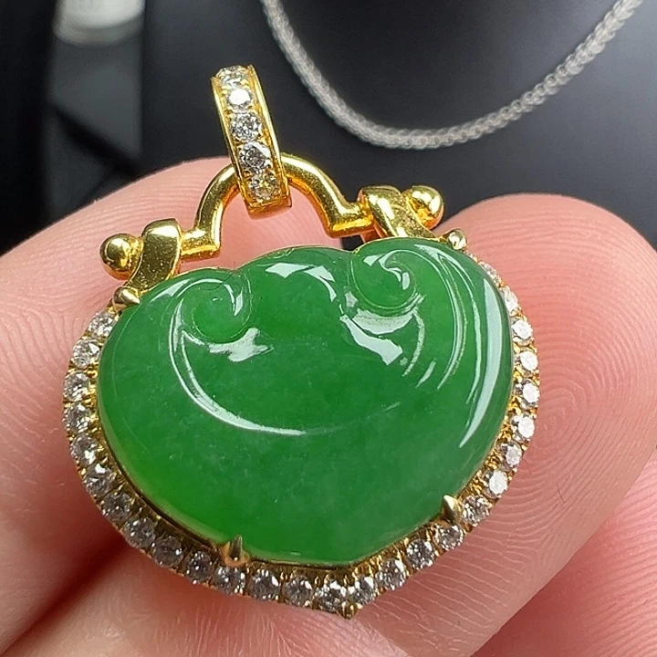 翡翠18K金镶嵌颈饰裸石12.7