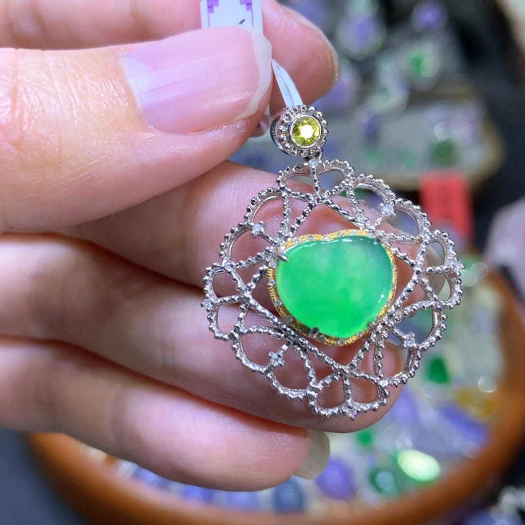 【闪购商品】翡翠颈饰18K金镶嵌翡翠吊坠项链