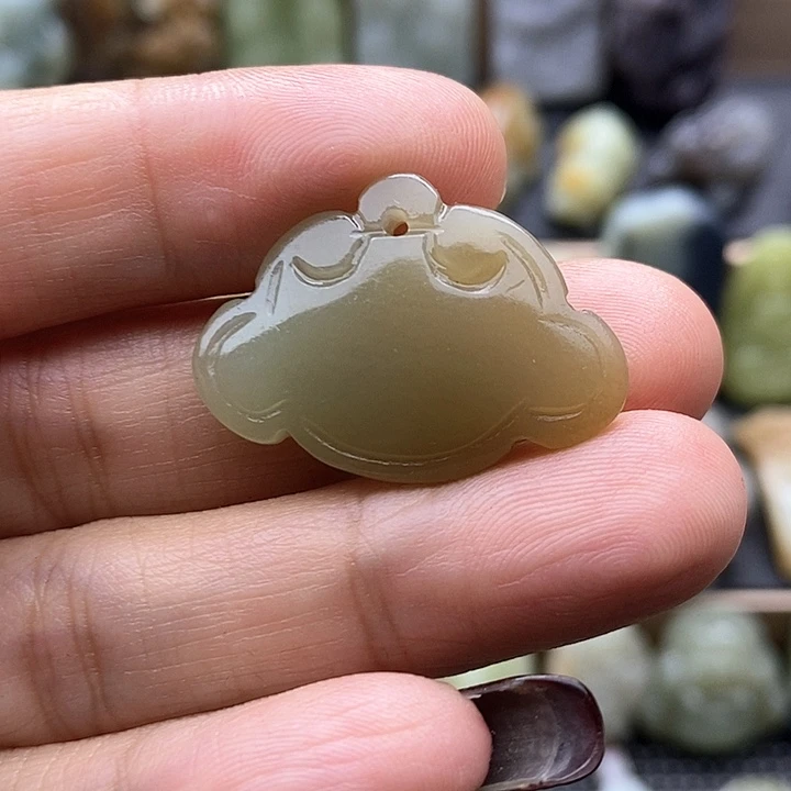 颈饰未镶嵌和田玉（糖玉）