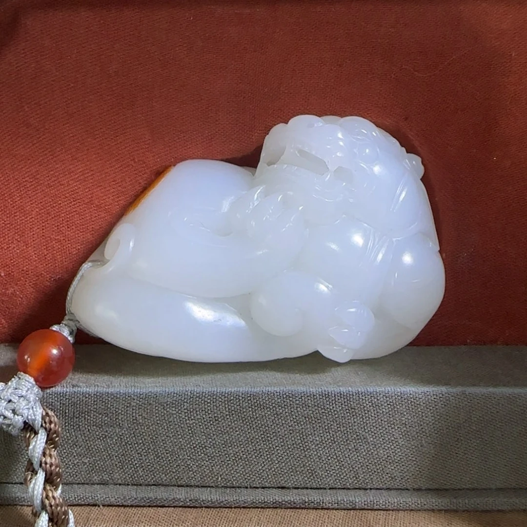 军***哥未镶嵌和田玉挂件