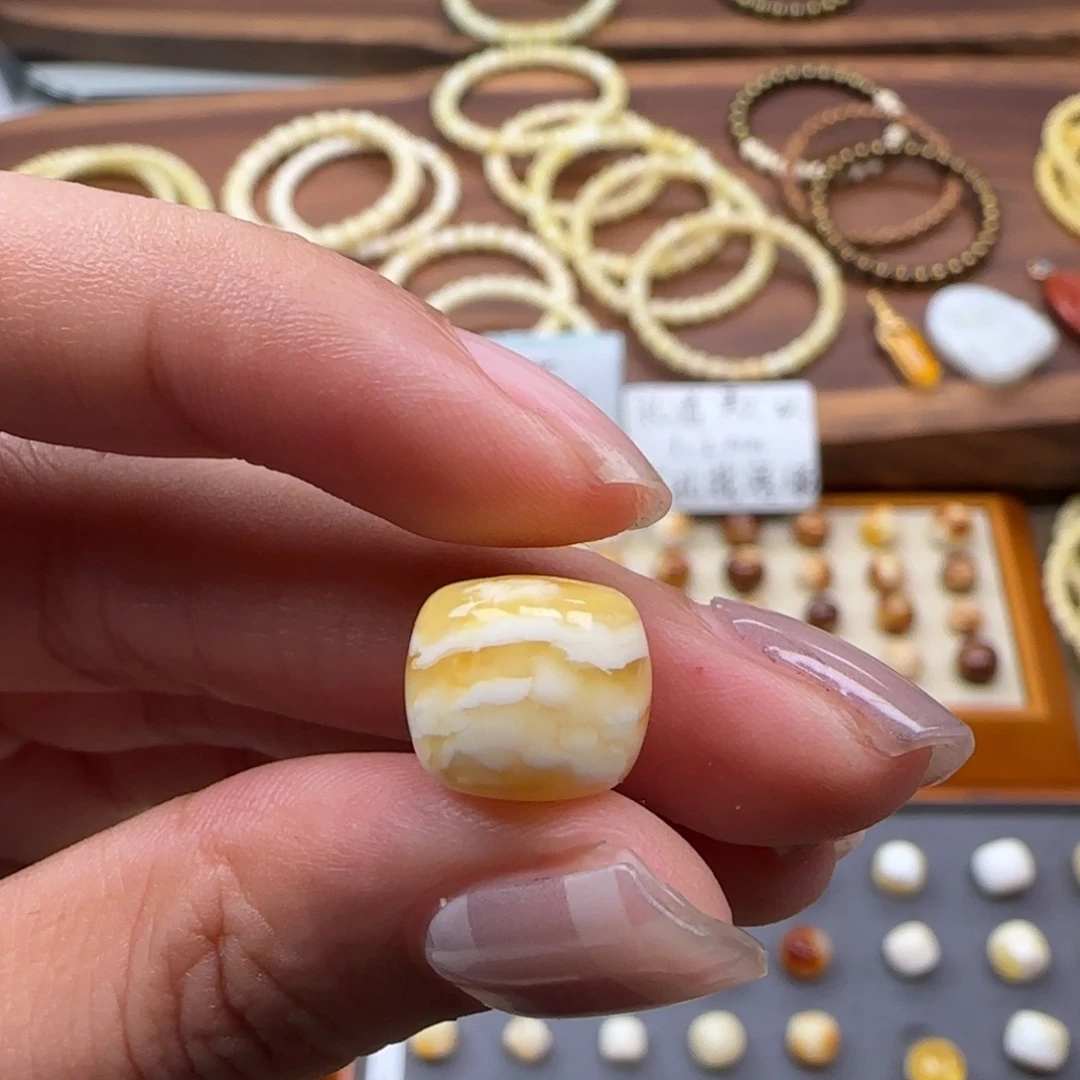 侯***博琥珀未镶嵌珠宝奇石11.1mm