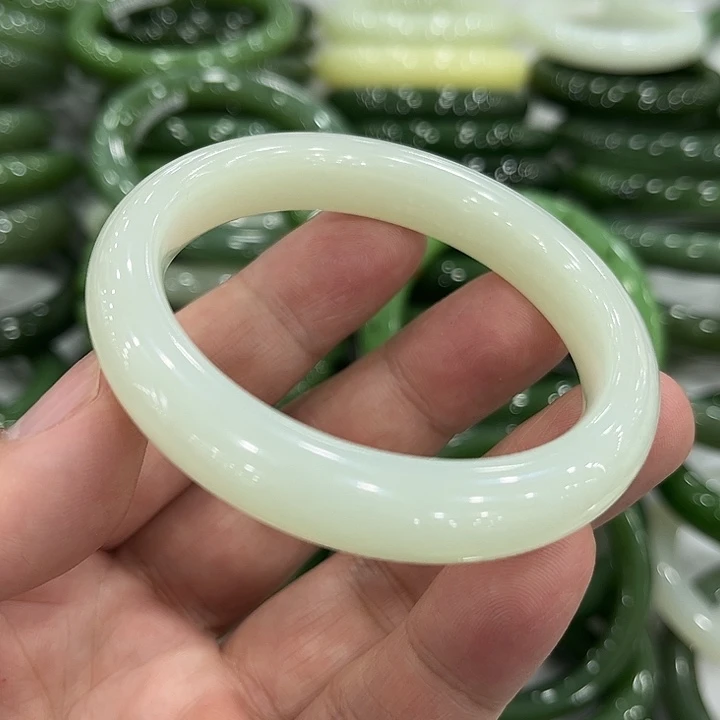 和田玉未镶嵌手镯51.8～1