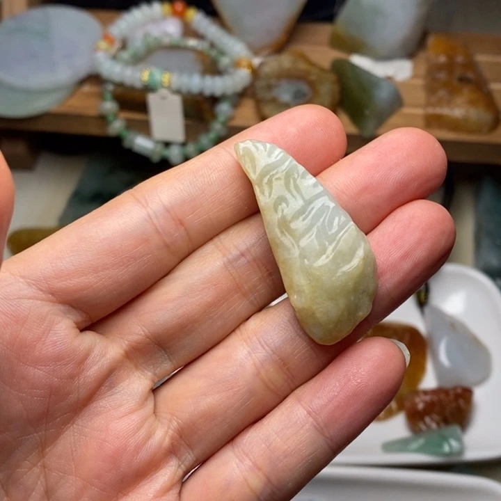 翡翠未镶嵌颈饰天然