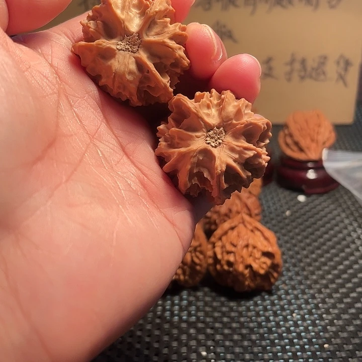 文玩核桃把件36mm野生龙门涧三棱