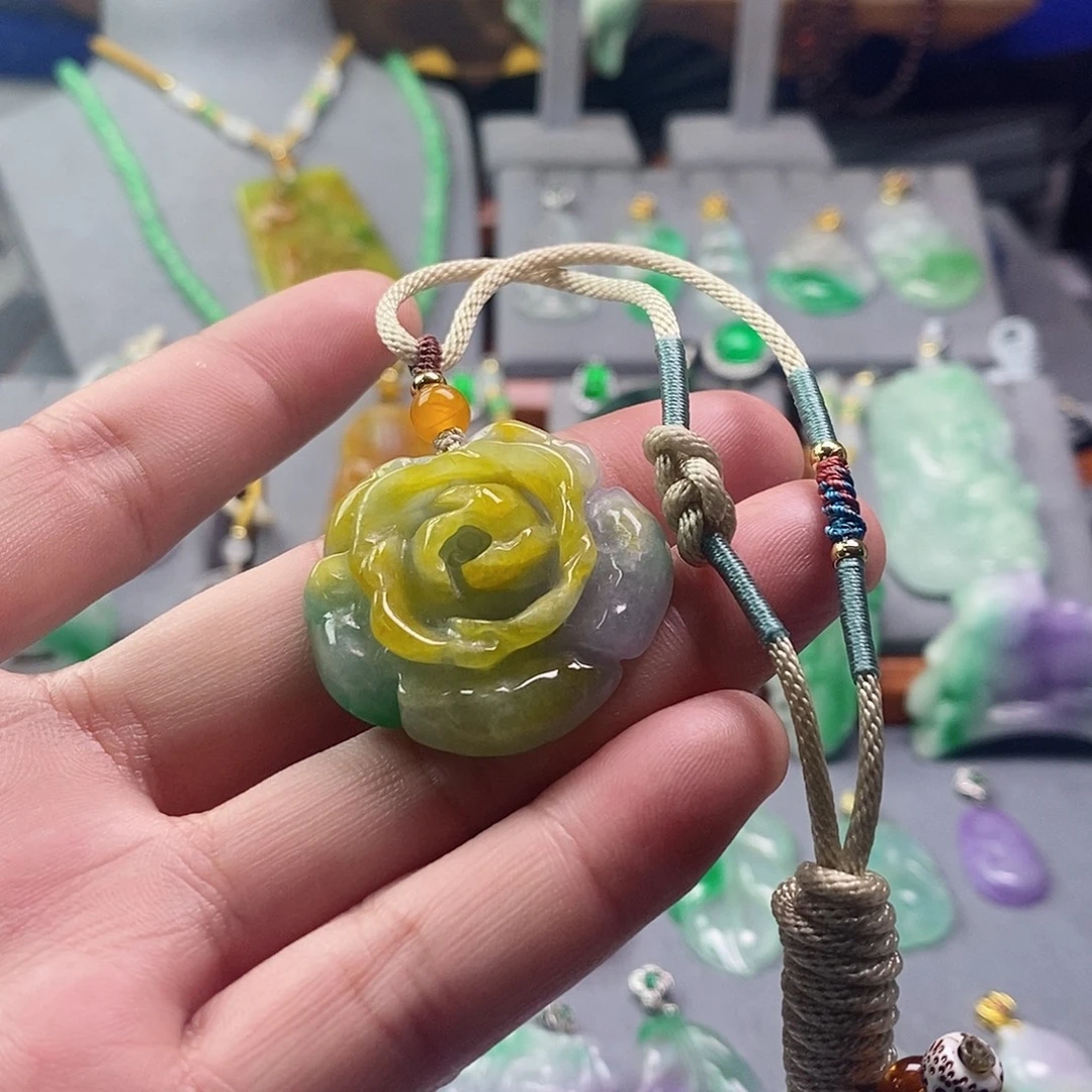 翡翠未镶嵌吊坠(赠链)