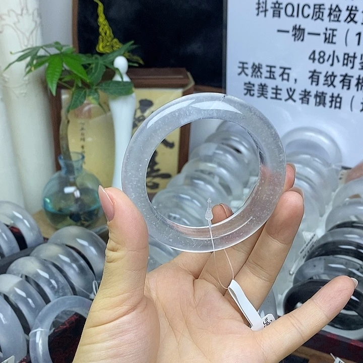 石英质玉未镶嵌手镯52.8黑钢雪2522