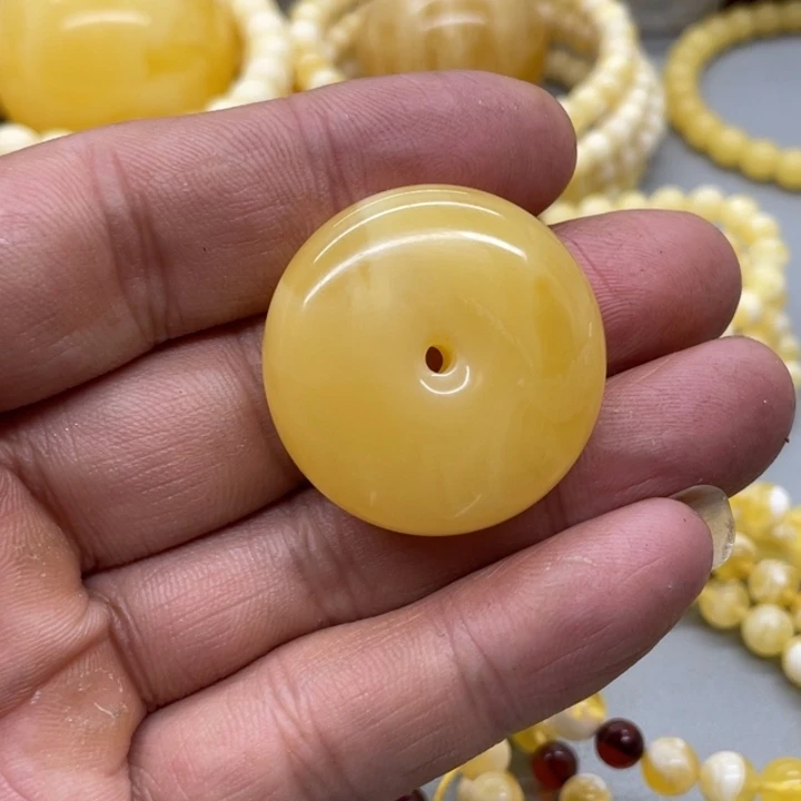 琥珀未镶嵌裸石挂件