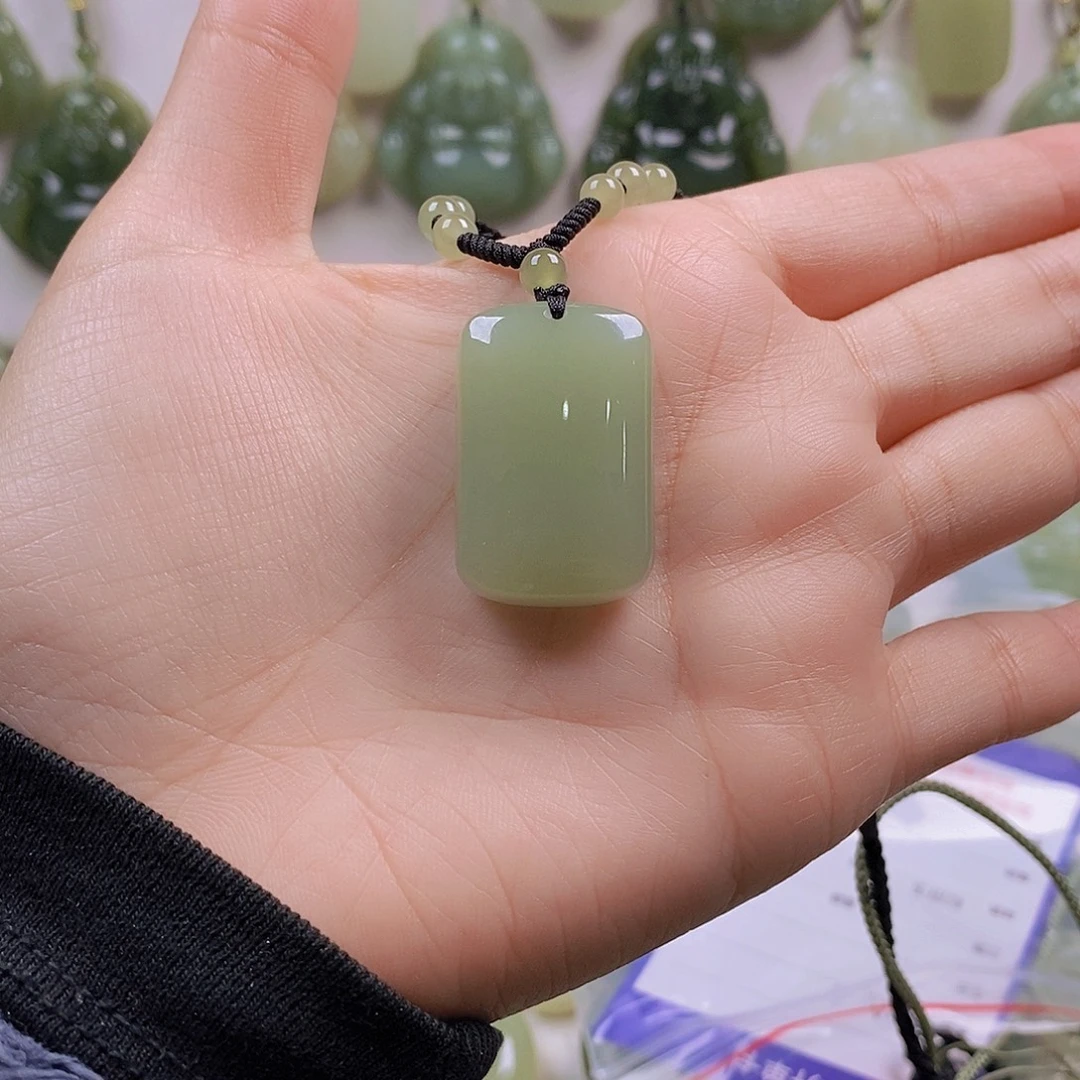 Z***A和田玉未镶嵌颈饰