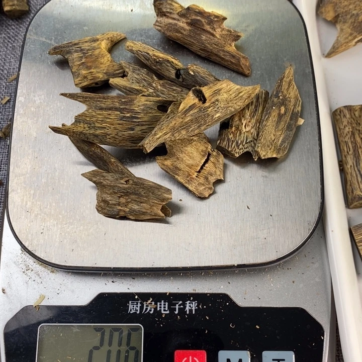 沉香碎屑沉香原材料