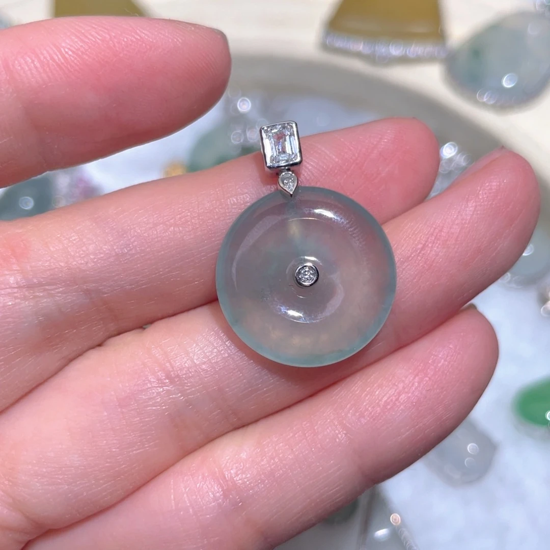 翡翠颈饰18K金镶嵌翡翠