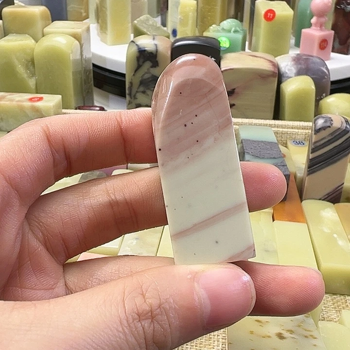 青田石W****摇青田封门石猪肝红