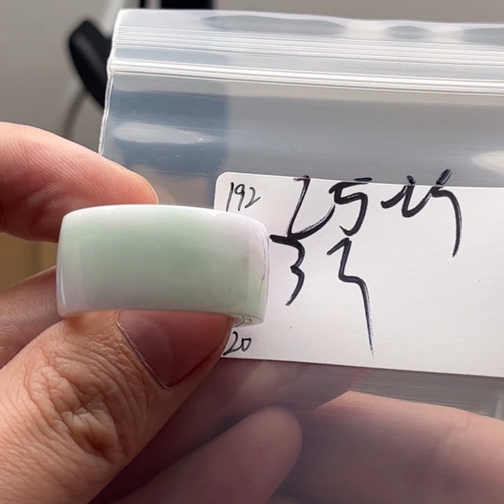 翡翠戒指未镶嵌明天