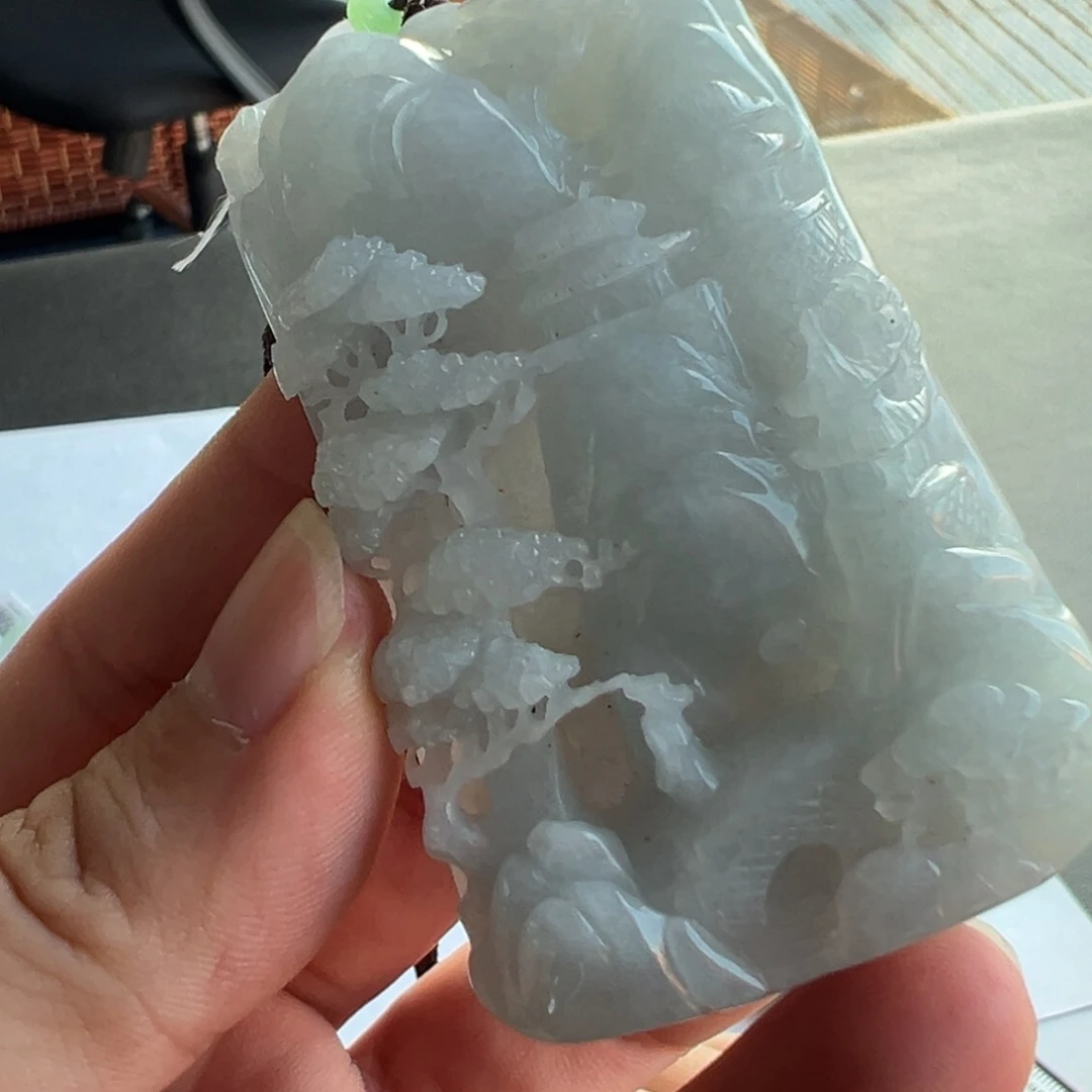 翡翠未镶嵌颈饰山水