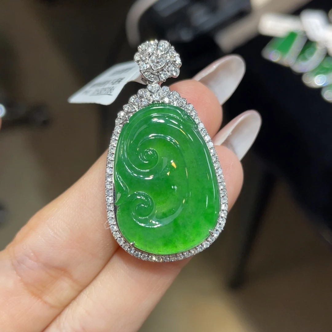 翡翠颈饰18K金镶嵌天然缅甸翡翠a货