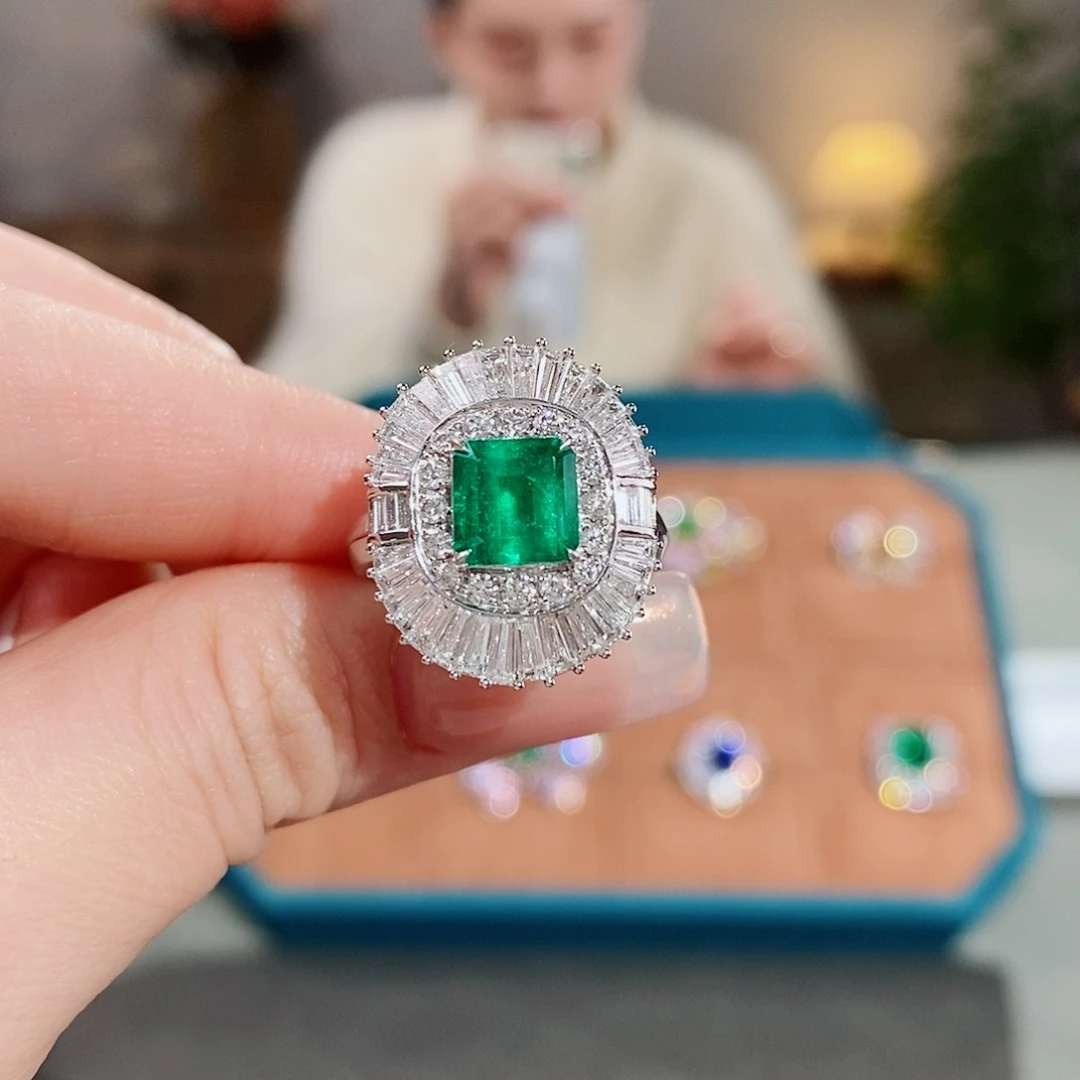 祖母绿戒指18K金镶嵌1.36ct微油木佐吉尔德