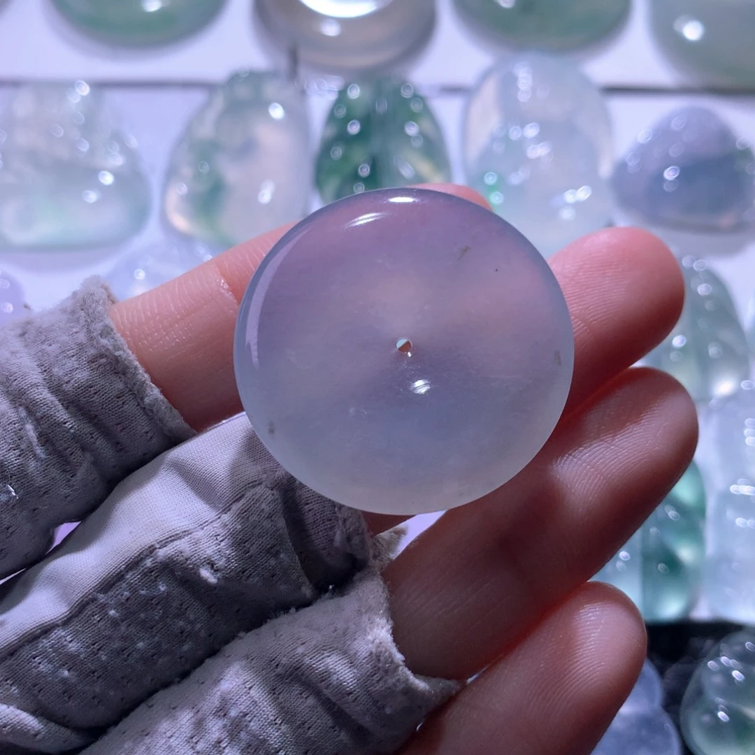 小***心翡翠未镶嵌颈饰扣