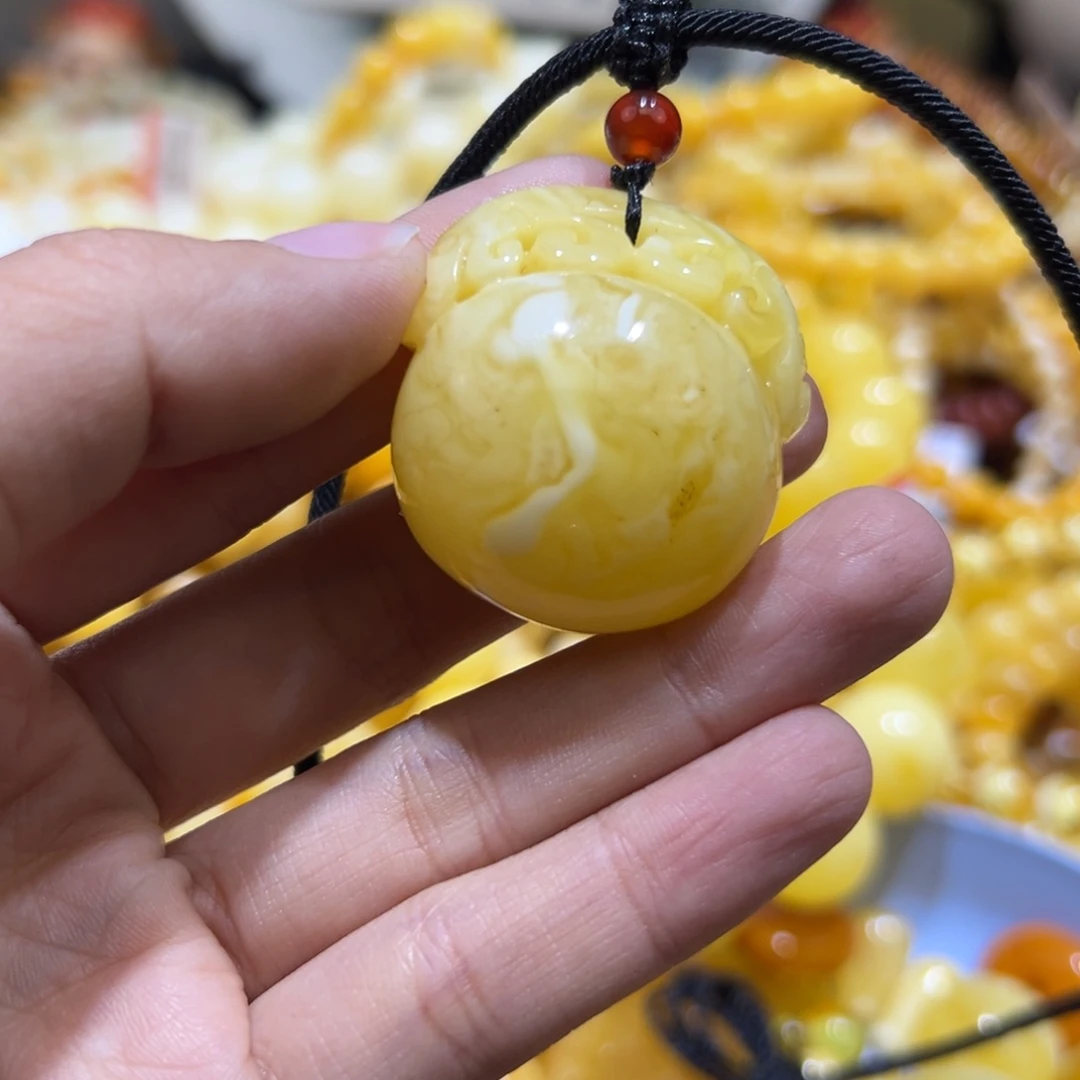 琥珀珠宝奇石未镶嵌