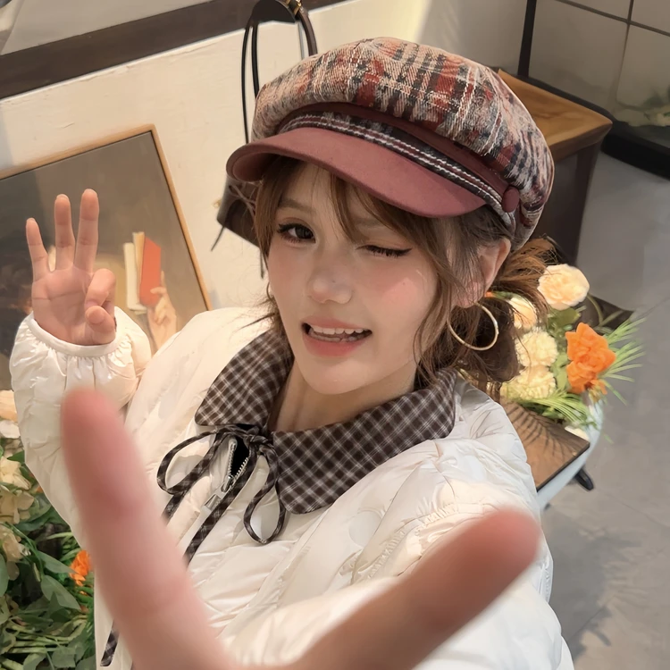 西町村屋复古感八角帽女冬新款磨破时尚格纹百搭画家帽XAAD60036