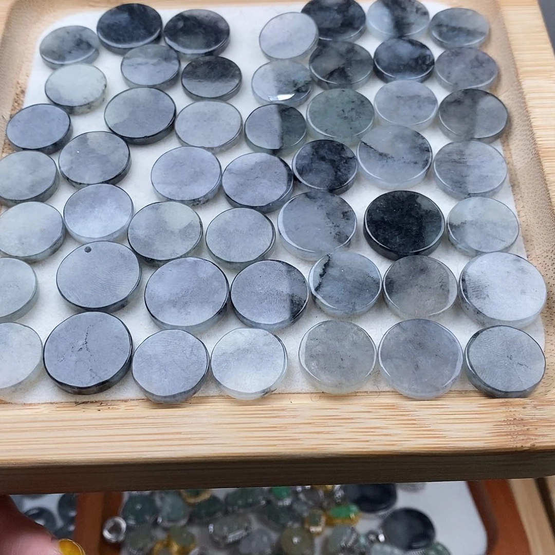 翡翠颈饰未镶嵌乌鸡无事牌1个 2个起拍