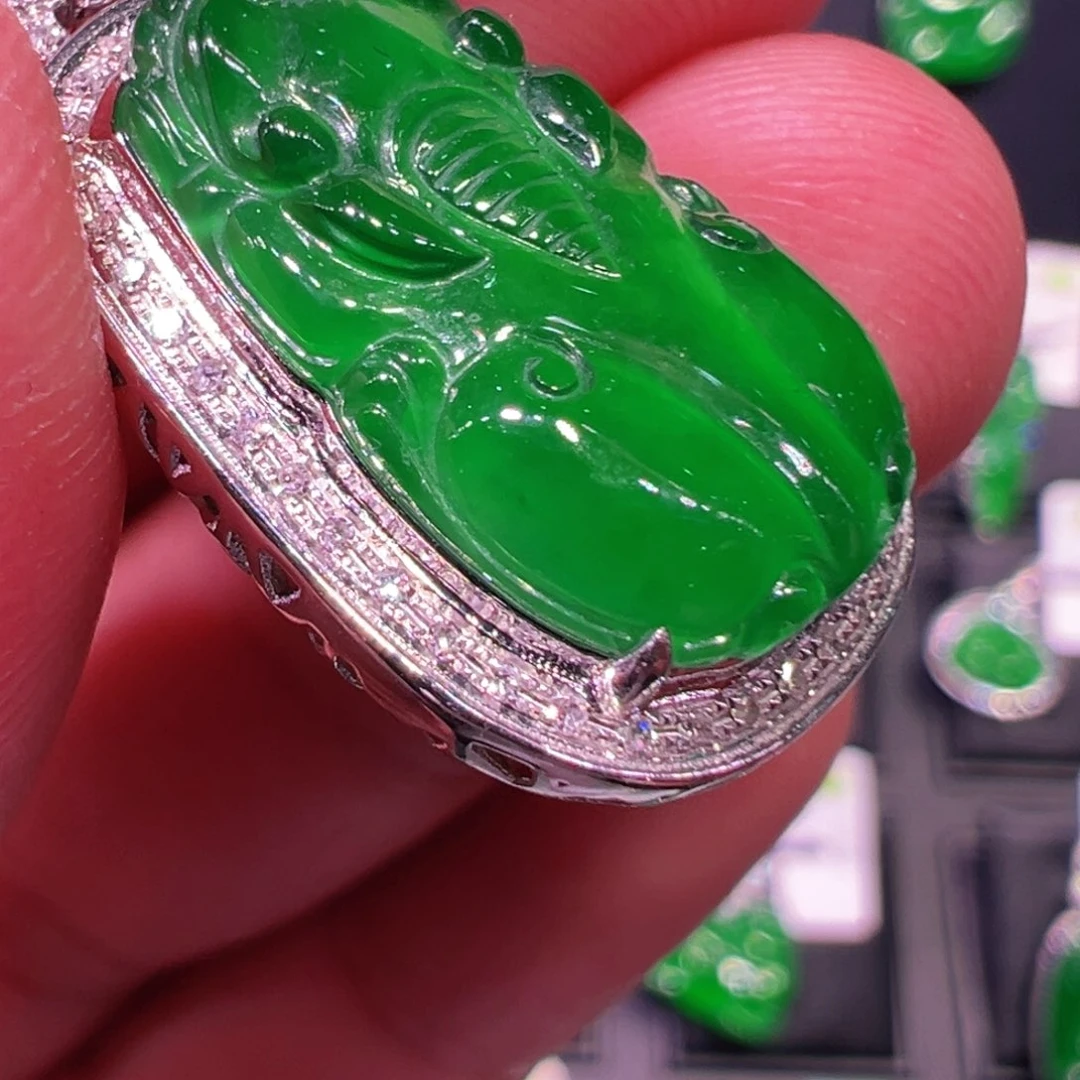 翡翠颈饰18K金镶嵌貔貅