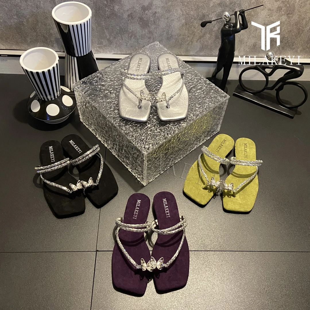 2025年夏季新款指尖蝴蝶水钻链条套趾凉拖爆款水钻平跟软底平底鞋