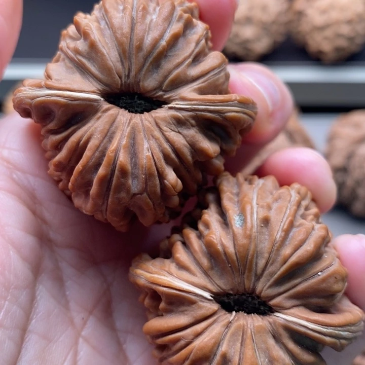 Y***g文玩核桃吊坠四座楼