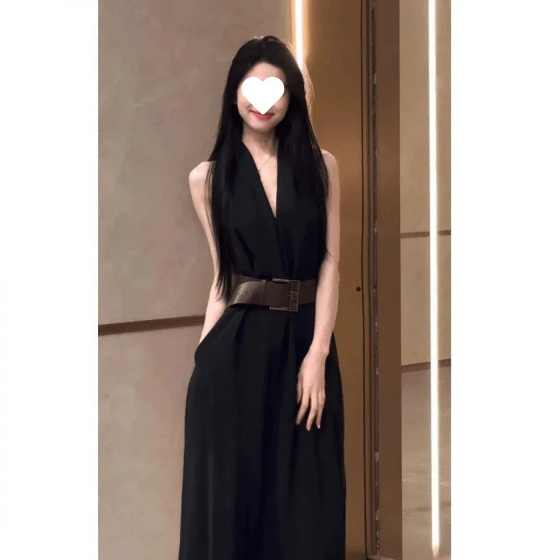 法式黑色挂脖无袖连衣裙女夏季纯欲高级感气质修身显瘦收腰长裙子
