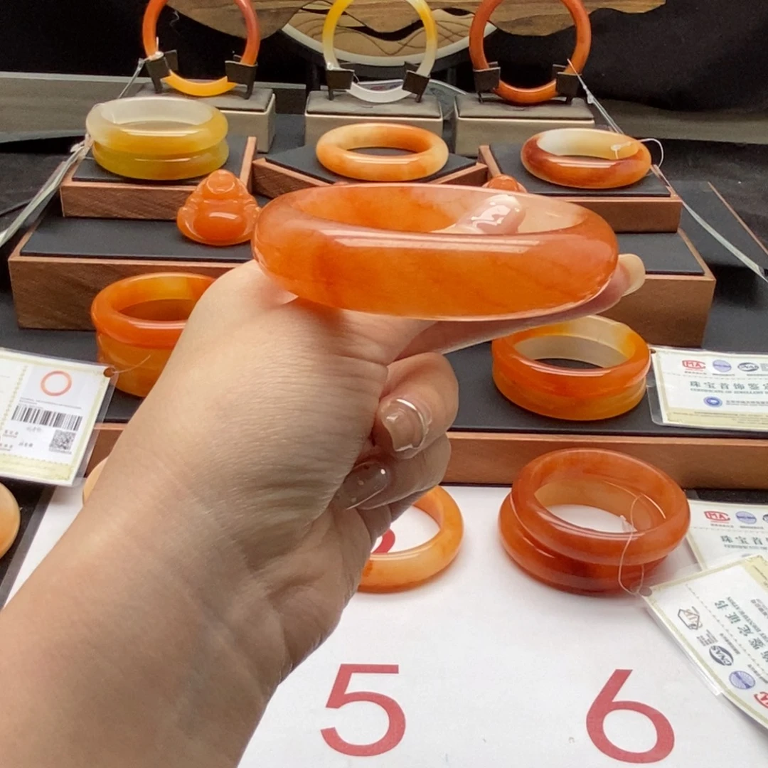 石英质玉（黄龙玉）未镶嵌手镯58微瑕不退换