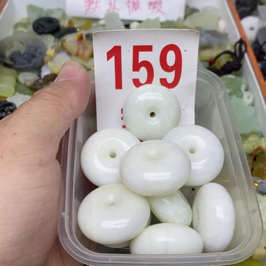 蛇纹石玉未镶嵌挂坠
