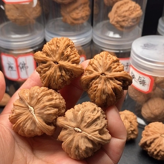 文玩核桃把件稳***稳38白狮子和38虎头王