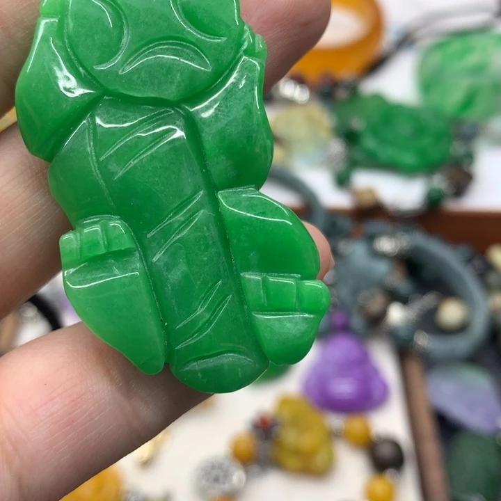 颈饰未镶嵌翡翠吊坠