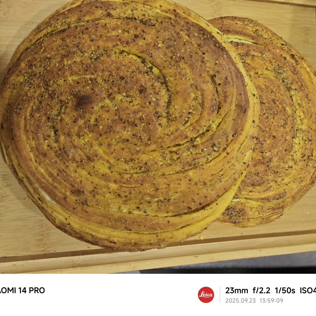 甘肃特产胡麻烤馍平凉锅盔特色美食早餐