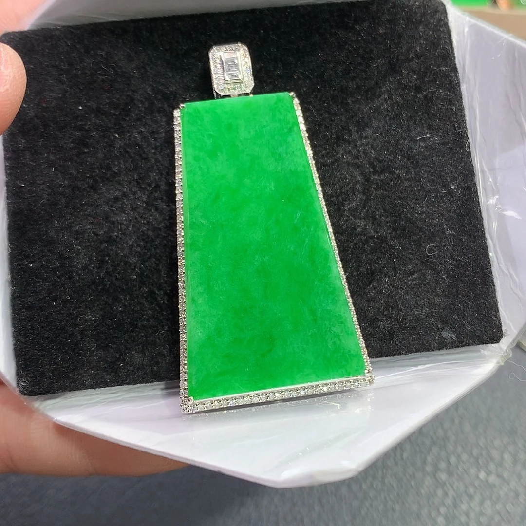 翡翠吊坠(赠链)18K金镶嵌