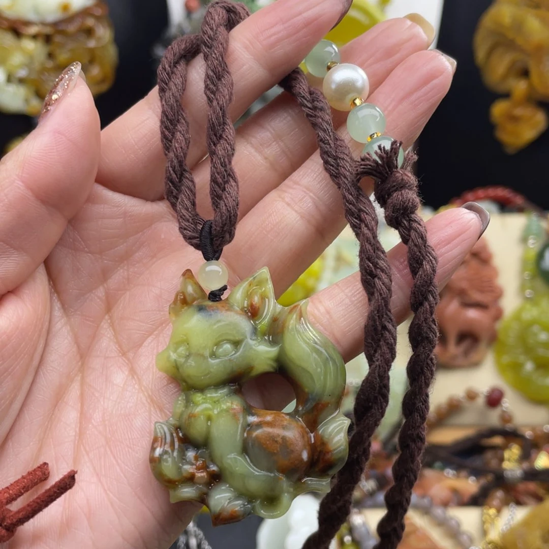 未镶嵌蛇纹石玉颈饰