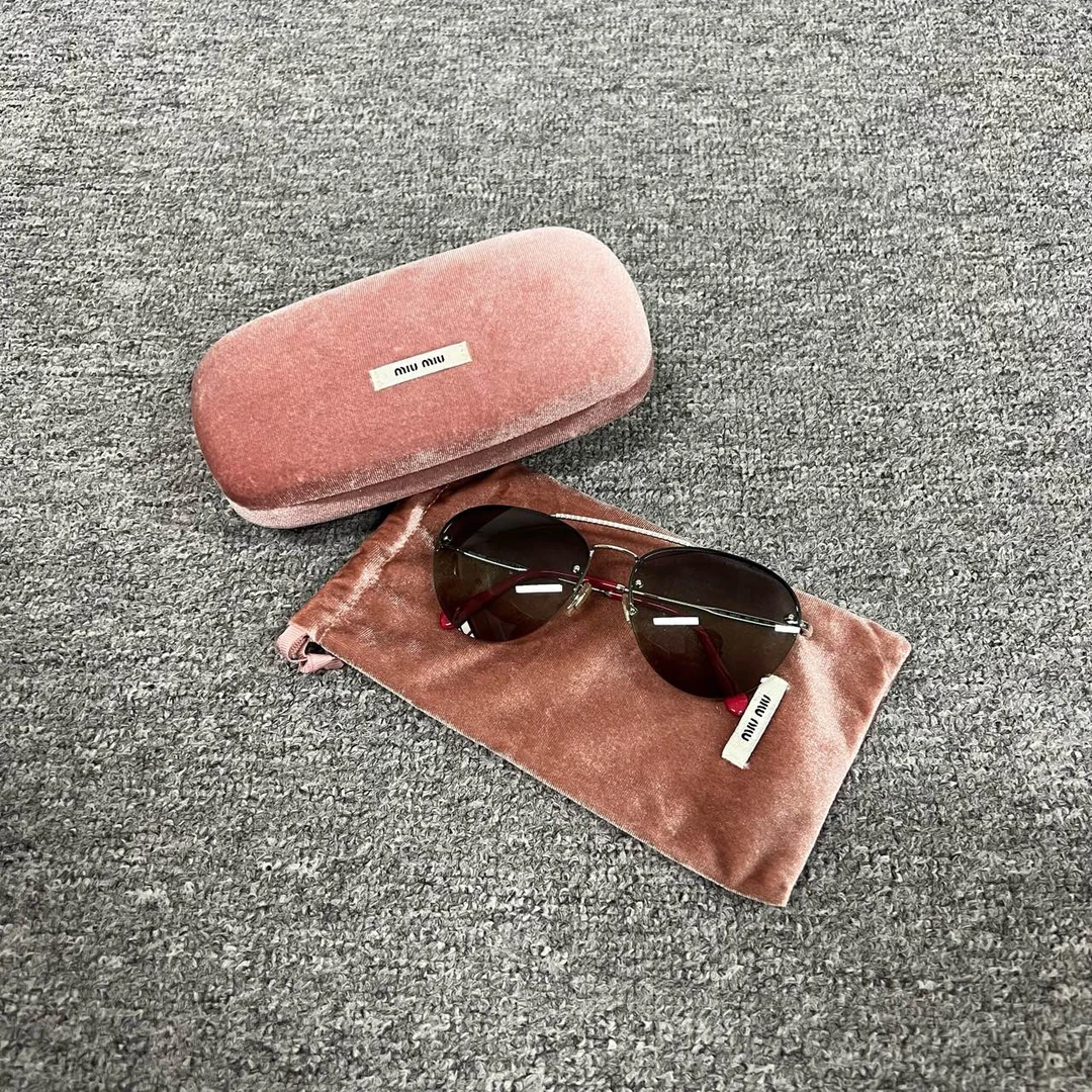 99新 MIU MIU/缪缪 水钻 飞行员 墨镜 红腿