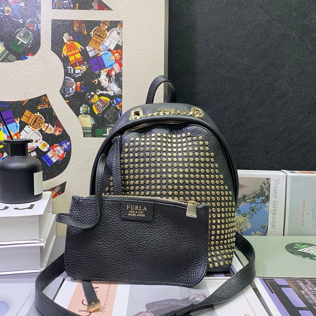 95新 FURLA/芙拉 22941双肩包17*24