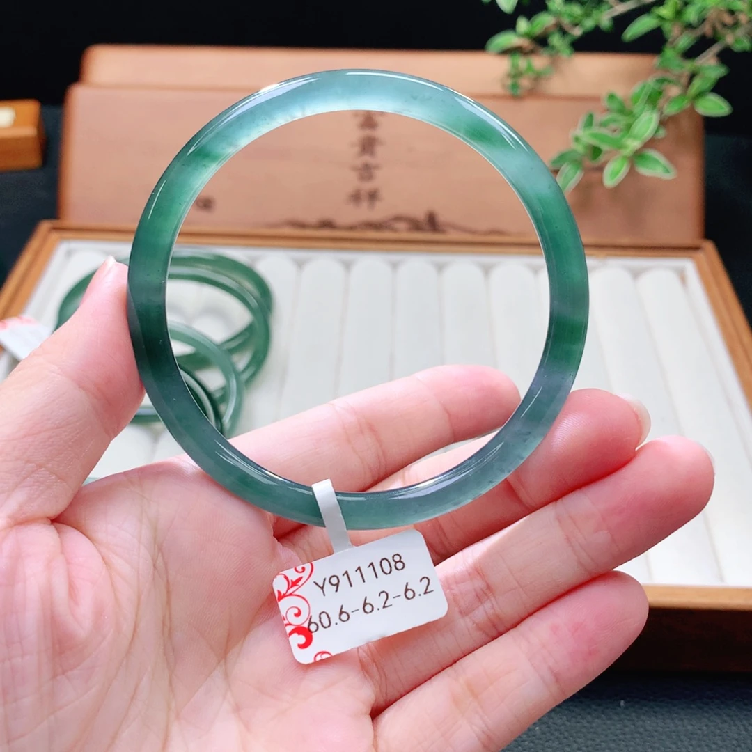 翡翠未镶嵌手镯（圆镯）