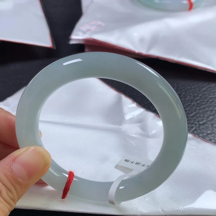 自***枪翡翠未镶嵌手镯58