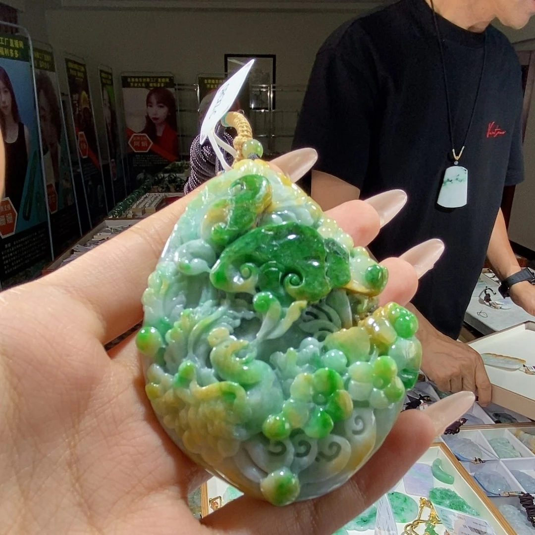 翡翠未镶嵌颈饰翡翠